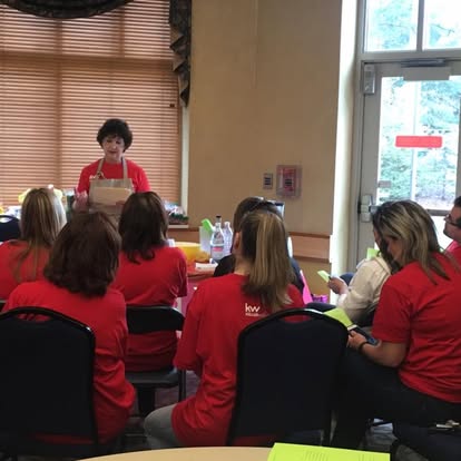 32238268_807450056107234_5544130509379993600_n